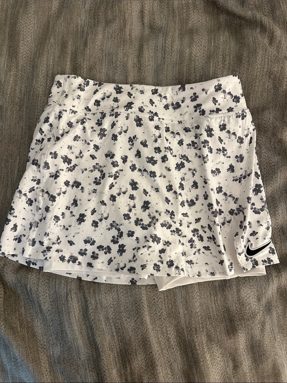 Nike Floral Tennis Set — White with Black Flower Print - Picture 5 of 8
